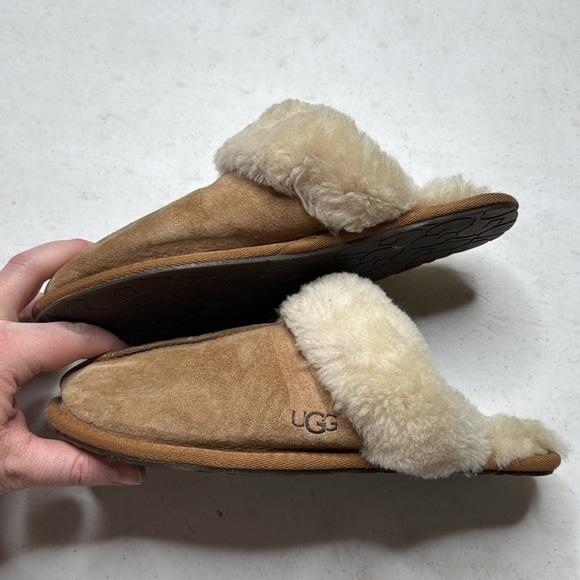 UGG SCUFFETTE II SLIPPERS SAND SIZE 8 USED CONDITION - Picture 6 of 12